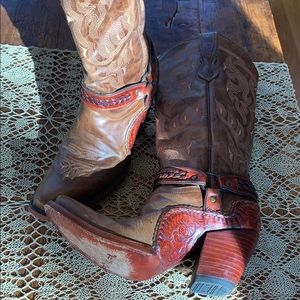 Women’s 8.5 Corral beauties!! Leather tooling.